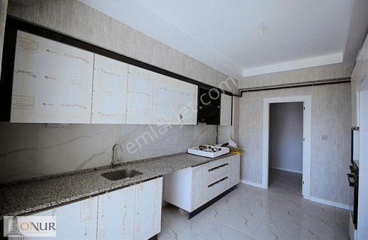 Onur Emlak Site İçi Ara Kat Kapalı Otoparklı 4.5+1 Lüks Daire