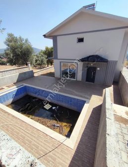 İncirköy'de Havuzlu İkiz Villa