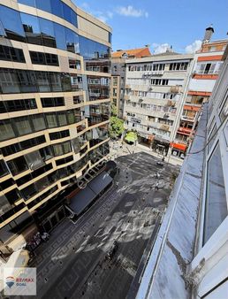 Bahariye Caddesi Üzerinde Kiralık Bakımlı Ve Ferah Daire