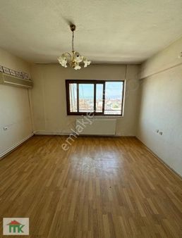 Atatürk Caddesinde Kiralık Daire