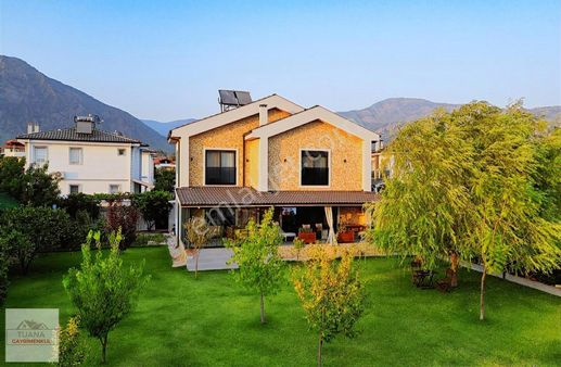 Tuana Gayrimenkul'den Toparlar'da Tam Müstakil 4+1 Villa