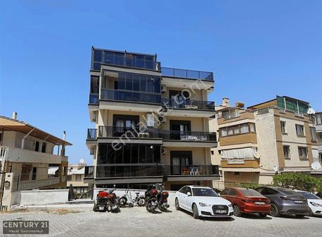 Dikili 'nin Kalbinde Geniş Teraslı Satılık Çatı Dublex 2+1