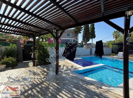 Serik, Belek'de Sahile 2 Km. Satılık 5+1 Triplex Villa !