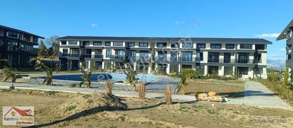 Kumköy'de Denize Yürüme Mesafesinde 1+1 Havuzlu Sitede Daire.