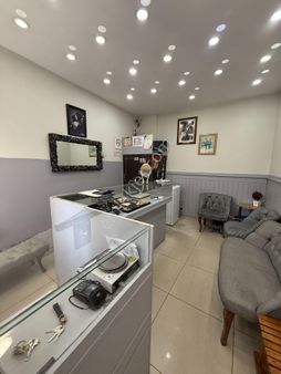 Söke Merkezde Satılık 14 M² Dükkan