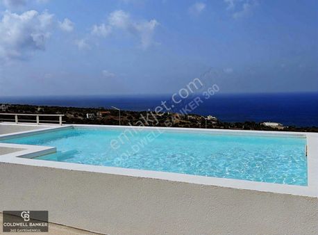 Kktc Girne Kayalar'da Deniz Manzaralı, Havuzlu Satılık Villa
