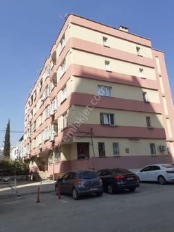 Satlık Daire Mavi Bulvara Bir Parsel İçerde Salı Pazarı Yanı Kat 3 Direk Hasarsız G B K Cepeli 3+1