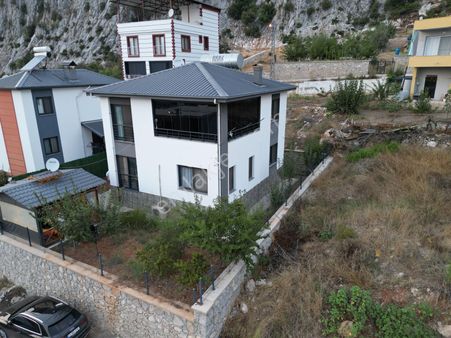 Bm"den Soğucak"ta Sıfır 3+1 Doğa Manzaralı +ekstralı Villa