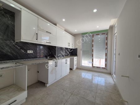 Esentepe'de Asansörlü Çift Girişli (2 Daire Olur) 4+1 Sıfırdaire