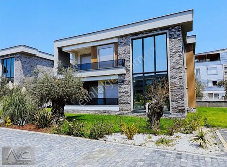 Avcı'dan Altınoluk Denize 100mt Yeni Nesil Lüks 4+1 Loft Villa
