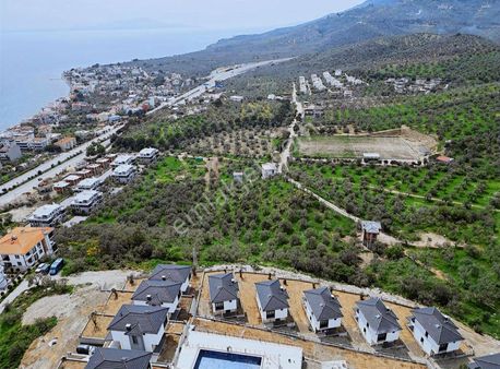 Avcı'dan Küçükkuyu Tam Müstakil Deniz Manzaralı Havuzlu Villa