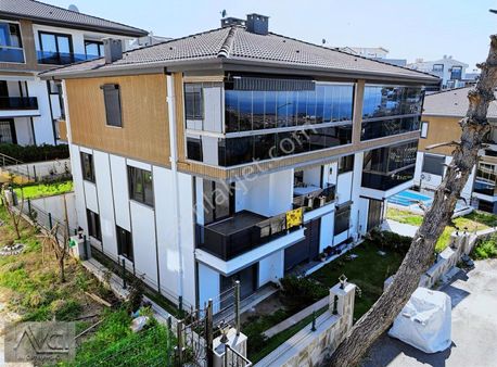 Avcı'dan Havuzlu Sitede Müstakil Bahçeli Sıfır Kelepir Dublex