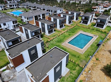 Avcı'dan Güre Özel Tasarım Havuzlu Bahçeli 3+1 Lüks Villa