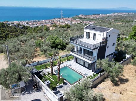 Avcı'dan Altınoluk'ta Havuzlu, Saunalı 5+1 Lüks Müstakil Villa