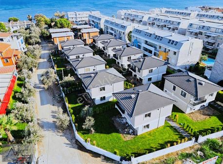 Avcı'dan Küçükkuyu'da Denize 100m Mesafede Müstakil 3+1 Villalar