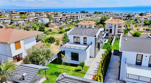 Avcı'dan 550m2 Arsa Deniz Manzaralı, Havuzlu, Müstakil 4+1 Villa