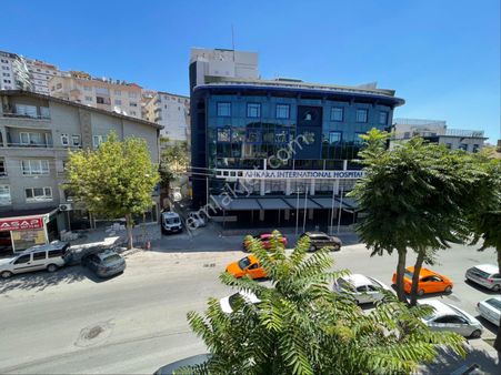 Uyanışta Cadde Üzeri Metroya Yakın 2+1 Katta Acill Kiralık Daire
