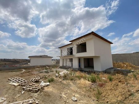 Cb King'den Edremit Yolu Üzerinde 5+1 Satılık Villa