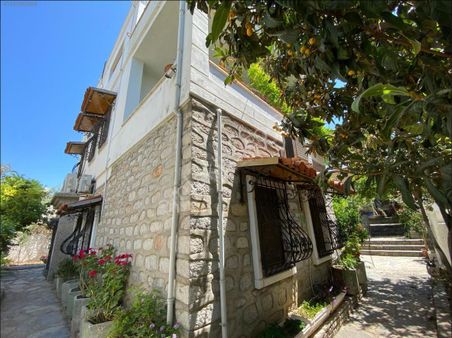 Bodrum Kumbahçe’de Muhteşem Konumda Satılık Bahçe Katı