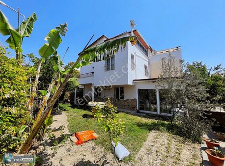 Kuşadası'nda Rota'dan Denize Yakın,havuzlu, Geniş Bahçeli Villa