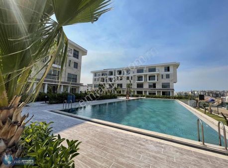 Kuşadasında Bahçeli, Havuzlu, Doğalgazlı Dublex Daire