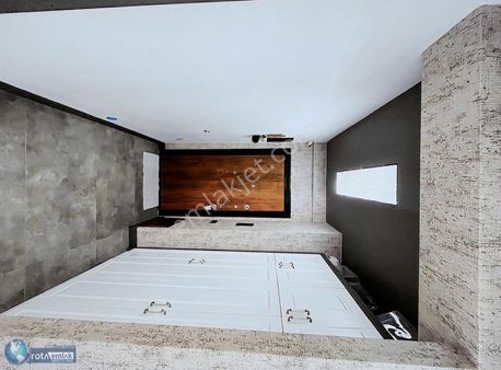 Kuşadası'nda Havuzlu, Çift Balkonlu, Geniş, Akıllı Şık Daire