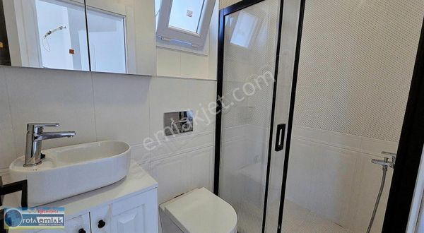 Rotadan Kuşadası'nda Denize Yakın Özel Havuzlu, Otoparklı Villa