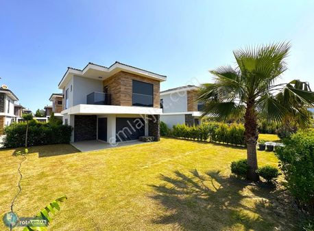 Rota'dan Müstakil,bahçeli,otoparklı,havuzlu,sitede 4+1 Villa