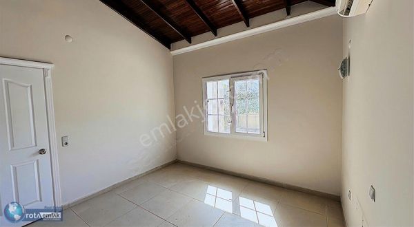 Rota'dan, Kuşadası'nda Büyük Havuzlu, Şömineli,altta Odalı Villa