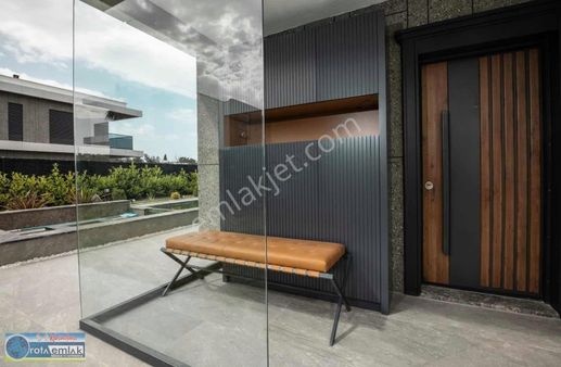 Rota'dan Özel Havuzlu Lüks 4+1 Modern Mimari Villa