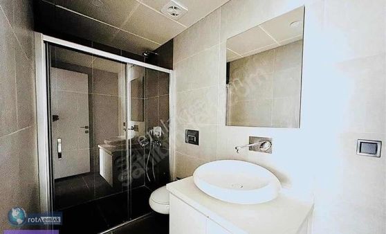 Kuşadasında Bahçeli Ful Manzaralı Ferah Daire