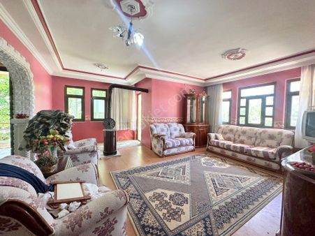 Sarayköy'de, Bahçeli, Geniş Ailelere Uygun, 4 Katlı 4+2 Villa!