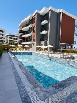 Kuşadası’nda 7/24 Güvenlikli Havuzlu Sitede Satılık 2+1 Daire