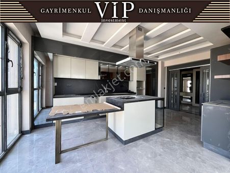 Çankaya Alacaatlı Mah. Ada Mutfaklı 4+1 Satılık Daire