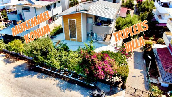 Mükemmel Konum Geniş Bahçeli Otoparklı Masrafsız Deniz Manzaralı Tripleks Villa