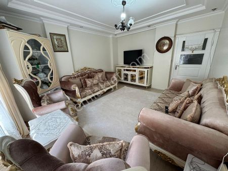 Üç Kardeşler'den Satlık 3+1 1.kat 115m² Caddeye Yakın Temiz Dai.