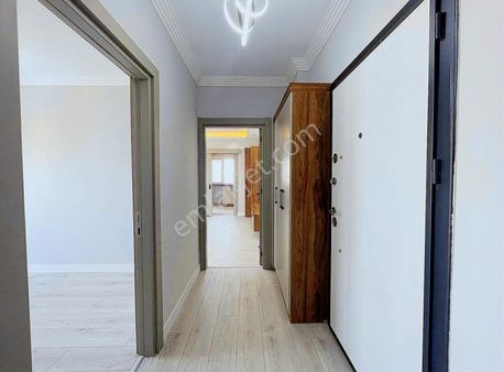 Kızıltoprak Sınırında Harika Konumda Havuzlu Site Satılık 2+1