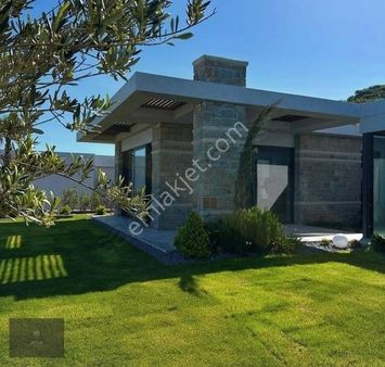 Kesintisiz Deniz Manzaralı Çok Özel Satılık Villa