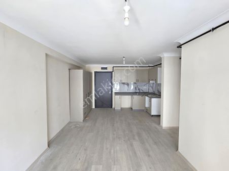 ▓jet Emlak'tan Kadıköy'de Ebeveyn Banyolu Geniş Arakat 2+1 Daire