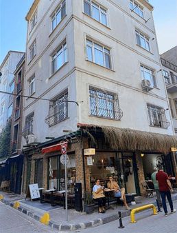 Balat Merkezde Kafelerin Ortasında 1+1 Daire