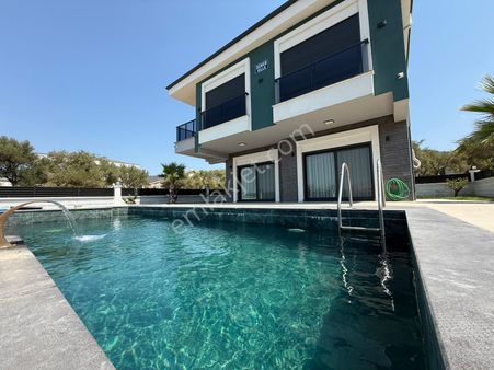 Didim Akbükte Ful Deniz Manzaralı 300 M2 Arsa İçerisinde 3+1 Fful Eşyalı Havuzlu Tam Müstakil Villa