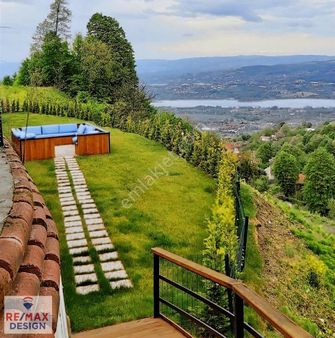 Remax Desıgn'dan Sapanca'da Göl Manzaralı 3+1 Villalar