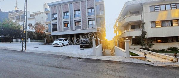 Gop Kelebek Sokakta Katta Ön Cephe Yeni 1+1 Eşyalı