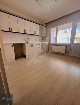 Hamzakoy'da 3+1 125m2 Ara Kat Sıfır Tadilatlı Satılık Daire