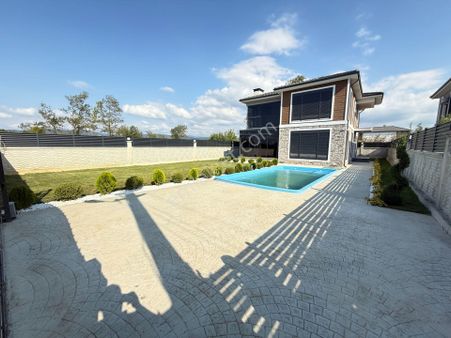 Metsa'dan Yahyalar'da Havuzlu 234 M2 4+1 Satılık Müstakil Villa