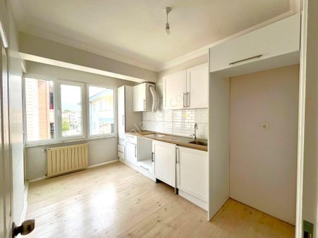 ♫melodi'den Akçay Merkez'de Dağ Manzaralı Ayrı Mutfaklı Ön Cephe Genç Bina 5+1 Dublex