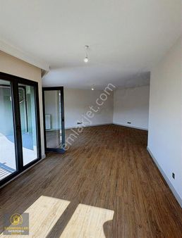 Halkalı Bizim Mahalle 4.kısım 4+1 Önü Açık Göl Manzaralı Satılık