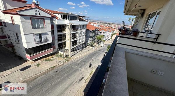 Remax Mid Yıldız Mahallesinde Temiz Kiralık 3+1 Daire