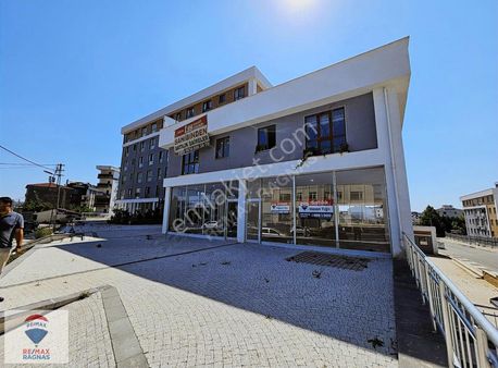 Saray Caddesine Cephe Ön Kullanımlı 300m² Dükkan