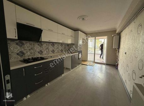 Uzman Gayrimankul Den Teras Balkonlu 1. Kat Full Yapılı